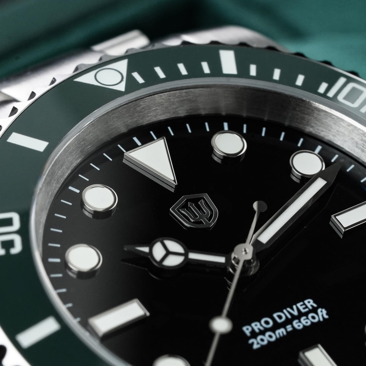 40mm Sapphire Crystal 200m Waterproof Quartz Diver Watch A22249