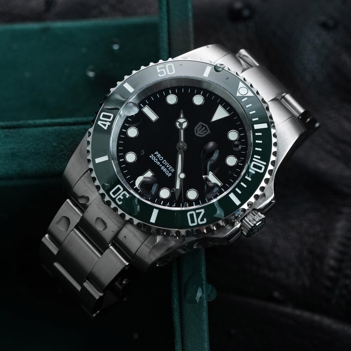 40mm Sapphire Crystal 200m Waterproof Quartz Diver Watch A22249